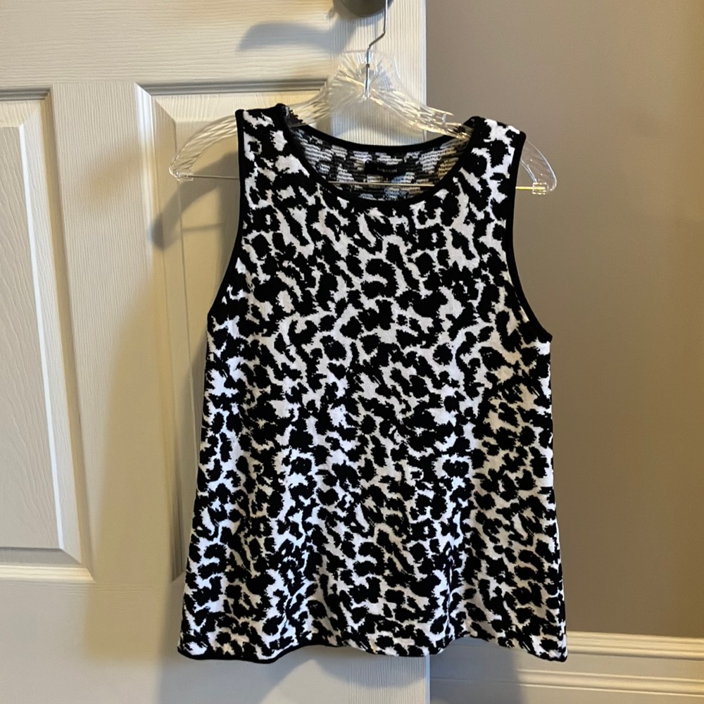 Aritzia Babaton B&W Sleeveless Shirt Small